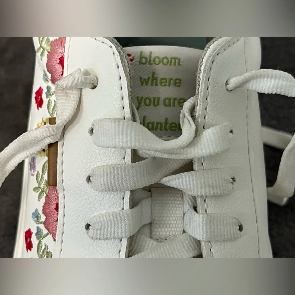 Dr. Scholl's Time Off Floral Embroidered Sneakers. Arch support. White. Sz 11 - Picture 9 of 11